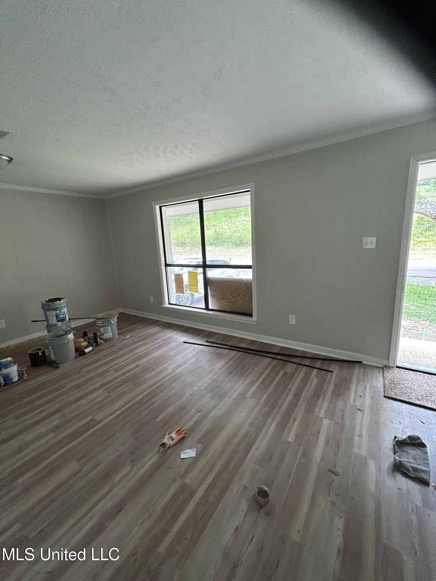 4534 Halls Ferry Road Vicksburg, MS 39180 - Photo 6 of 25 New Flooring throughout