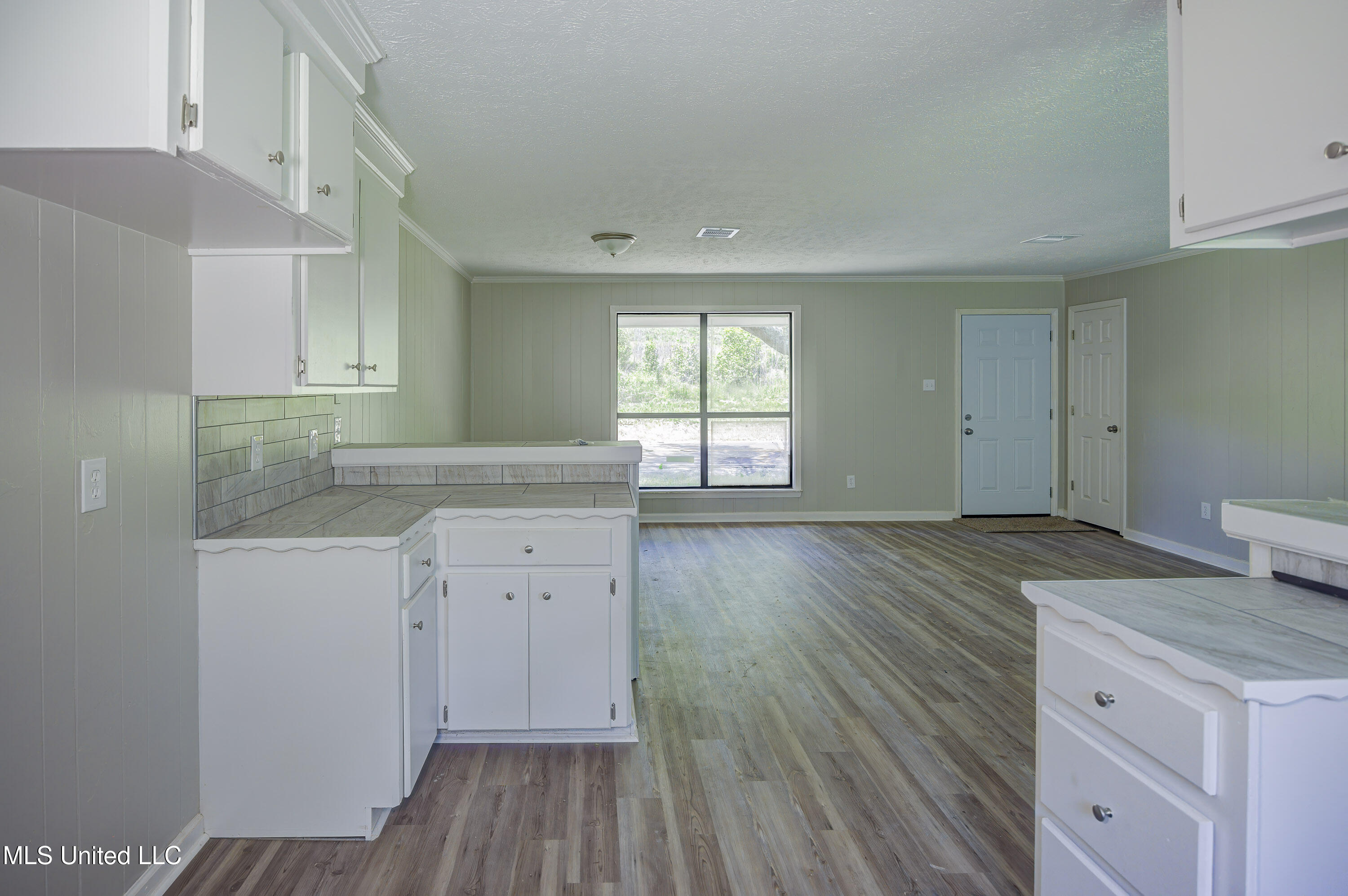 4534 Halls Ferry Road Vicksburg, MS 39180 - Photo 7 of 25 Open Kitchen 5
