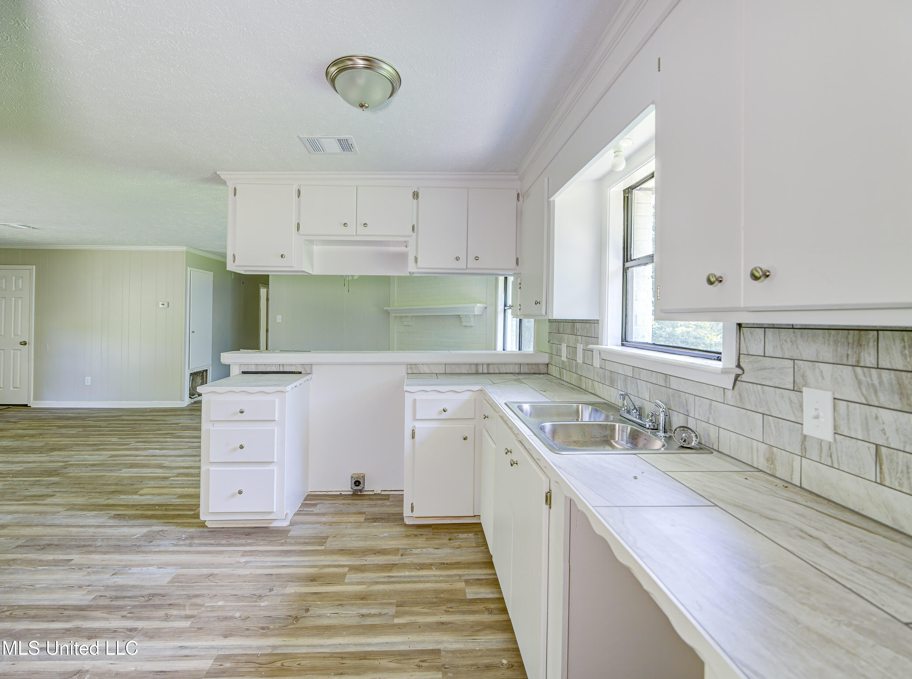 4534 Halls Ferry Road Vicksburg, MS 39180 - Photo 10 of 25 Wide open