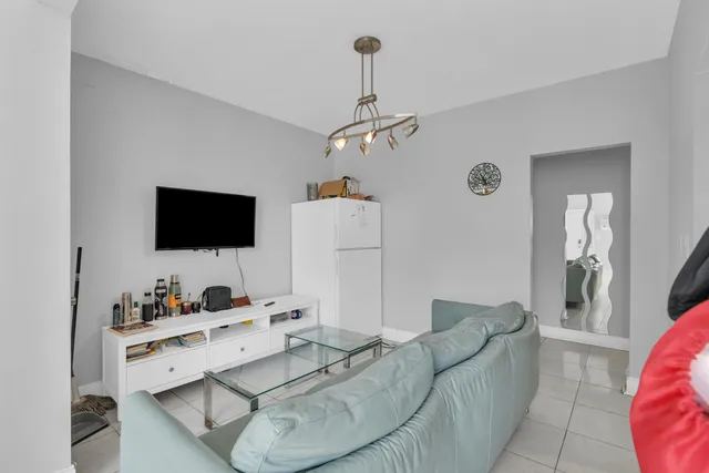 $2,600,000 | 8430 Byron Avenue, Miami Beach, FL 33141