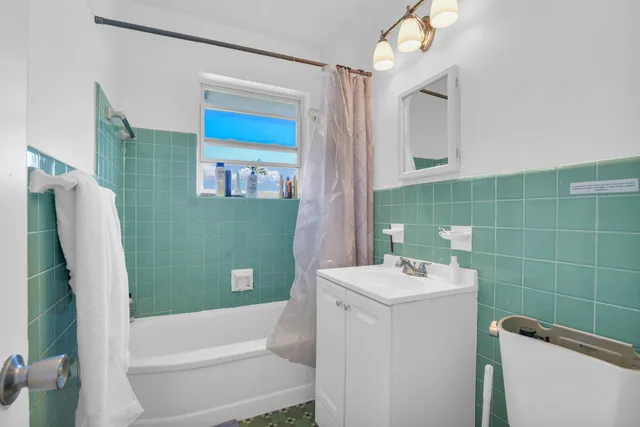 $2,600,000 | 8430 Byron Avenue, Miami Beach, FL 33141