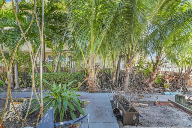 $2,600,000 | 8430 Byron Avenue, Miami Beach, FL 33141