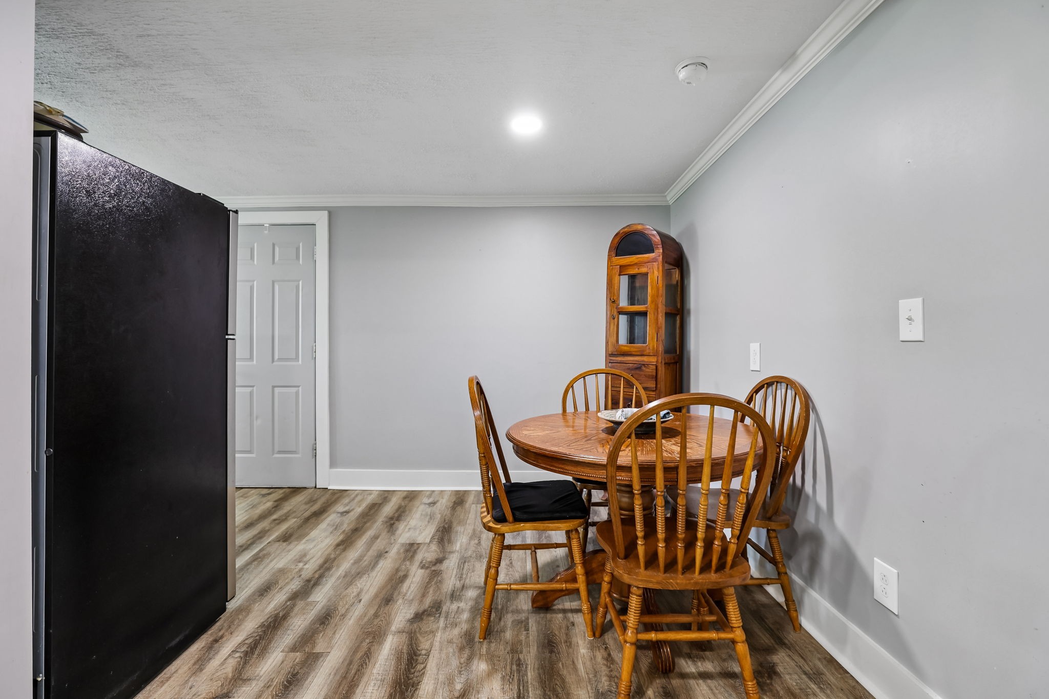 1466 Bible Crossing Road Winchester, TN 37398 - Photo 17 of 42 a view of a dining room with furniture and wooden floor