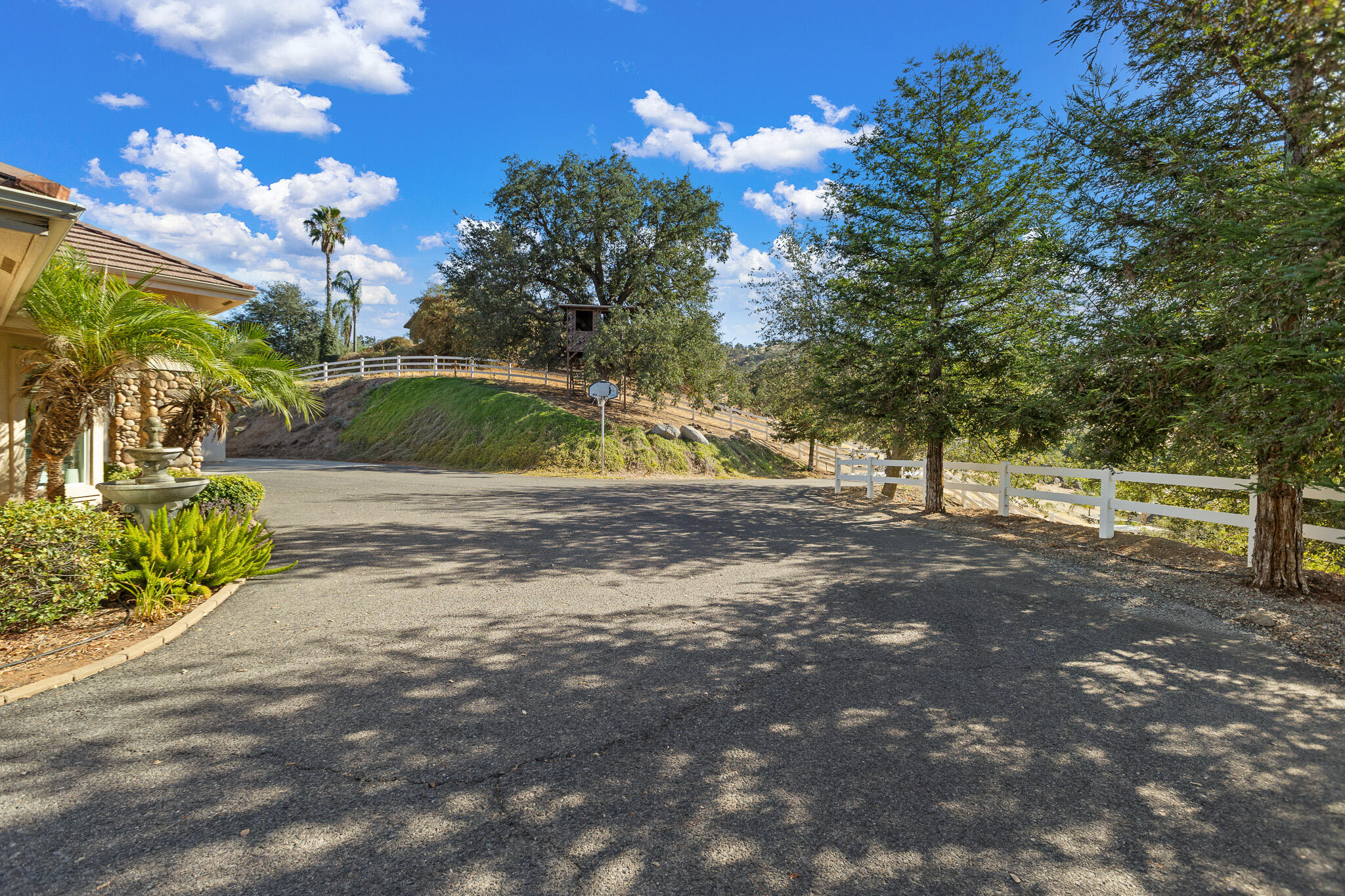 16489 Goat Ranch Road Springville, CA 93265 - Photo 8 of 52 5 Driveway