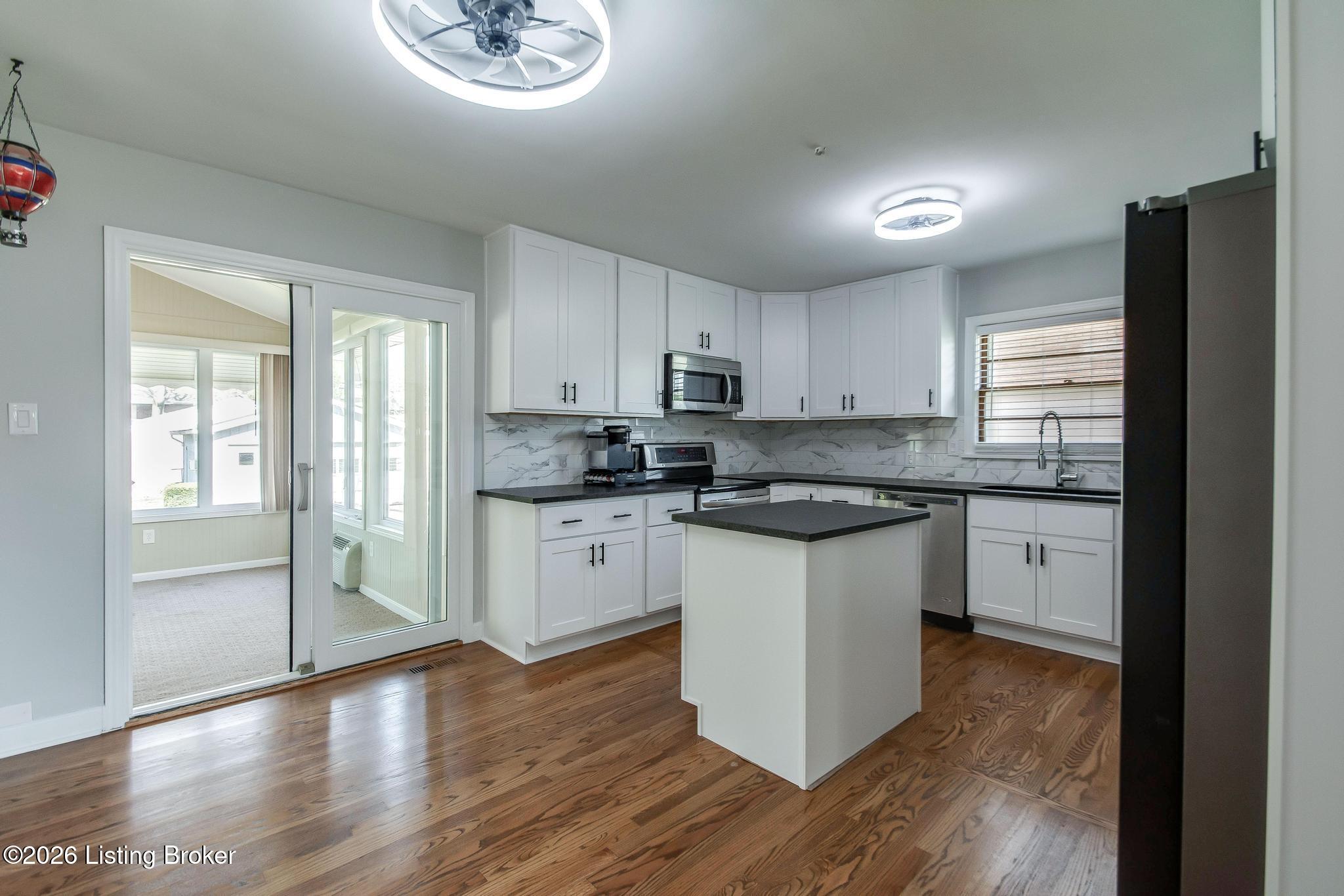 7702 Crestline Road Louisville, KY 40214 - Photo 4 of 32 7702_Crestline_Rd_40214_533