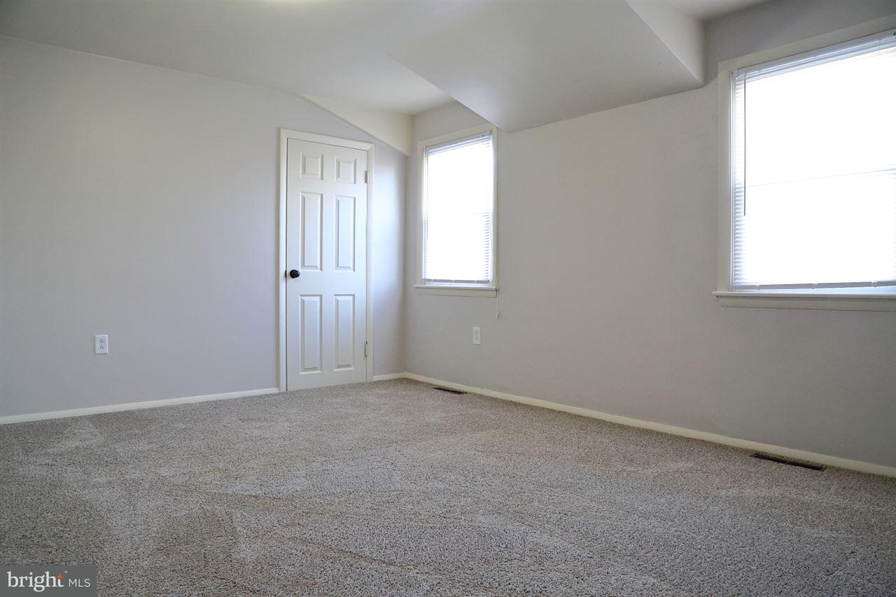 924 Hanover Road York, PA 17408 - Photo 15 of 20 an empty room with windows