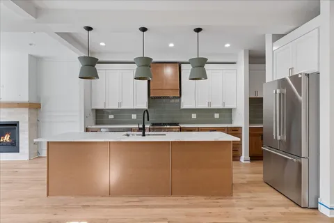 $1,499,500 | 1953 West Summerdale Avenue, Chicago, IL 60640