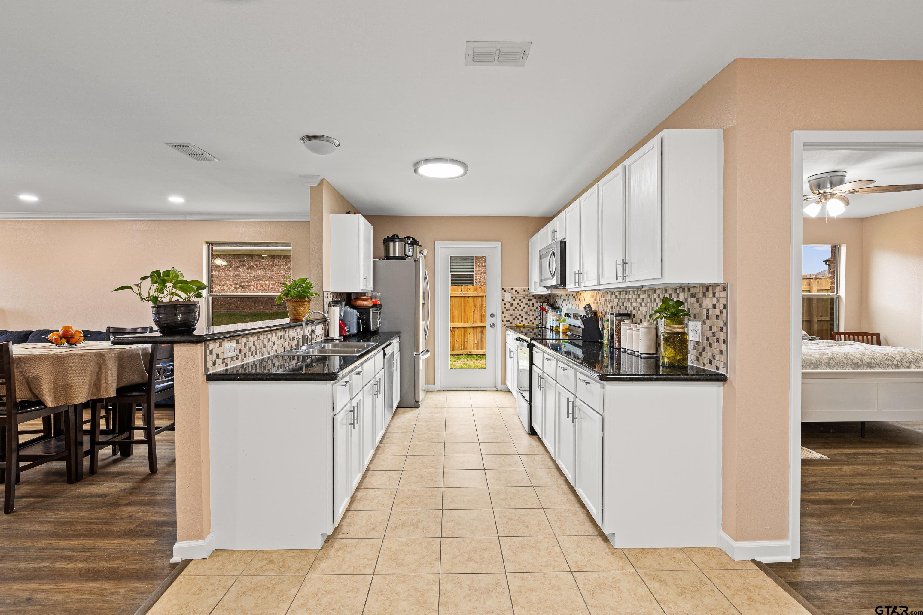 553 Princess Place Tyler, TX 75704 - Photo 19 of 32 a large white kitchen with lots of counter top space