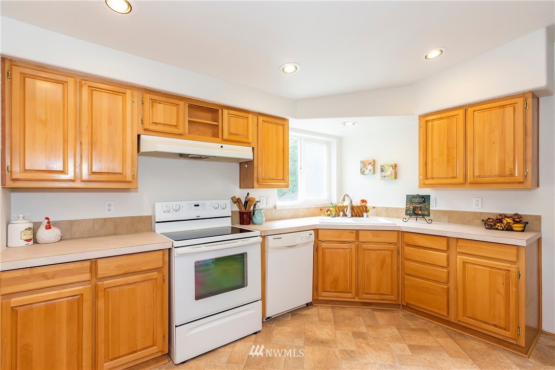6223 East Grapeview Loop Road Allyn, WA 98524 - Photo 15 of 40 Gallery Image 15