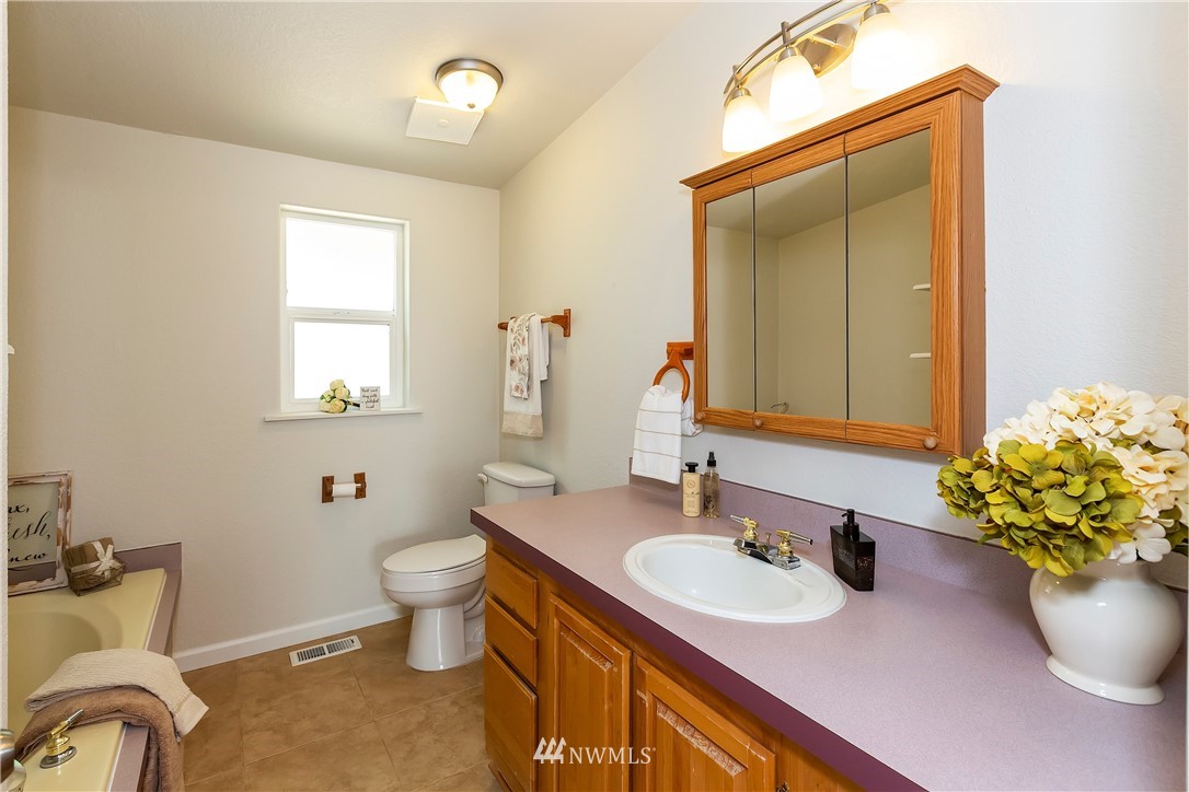 6223 East Grapeview Loop Road Allyn, WA 98524 - Photo 26 of 40 Gallery Image 26
