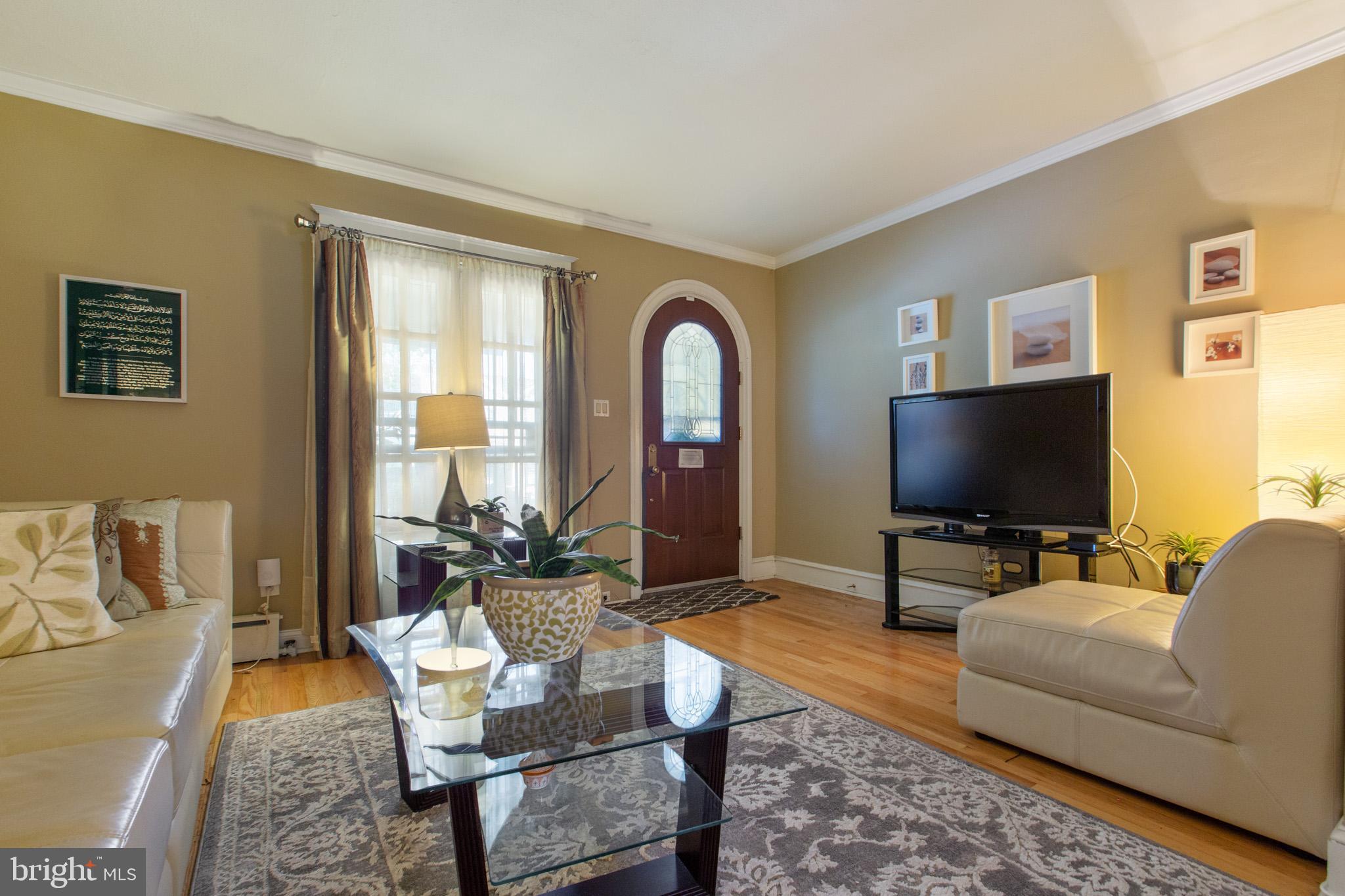1245 Marlyn Road Philadelphia, PA 19151 - Photo 5 of 30 living room