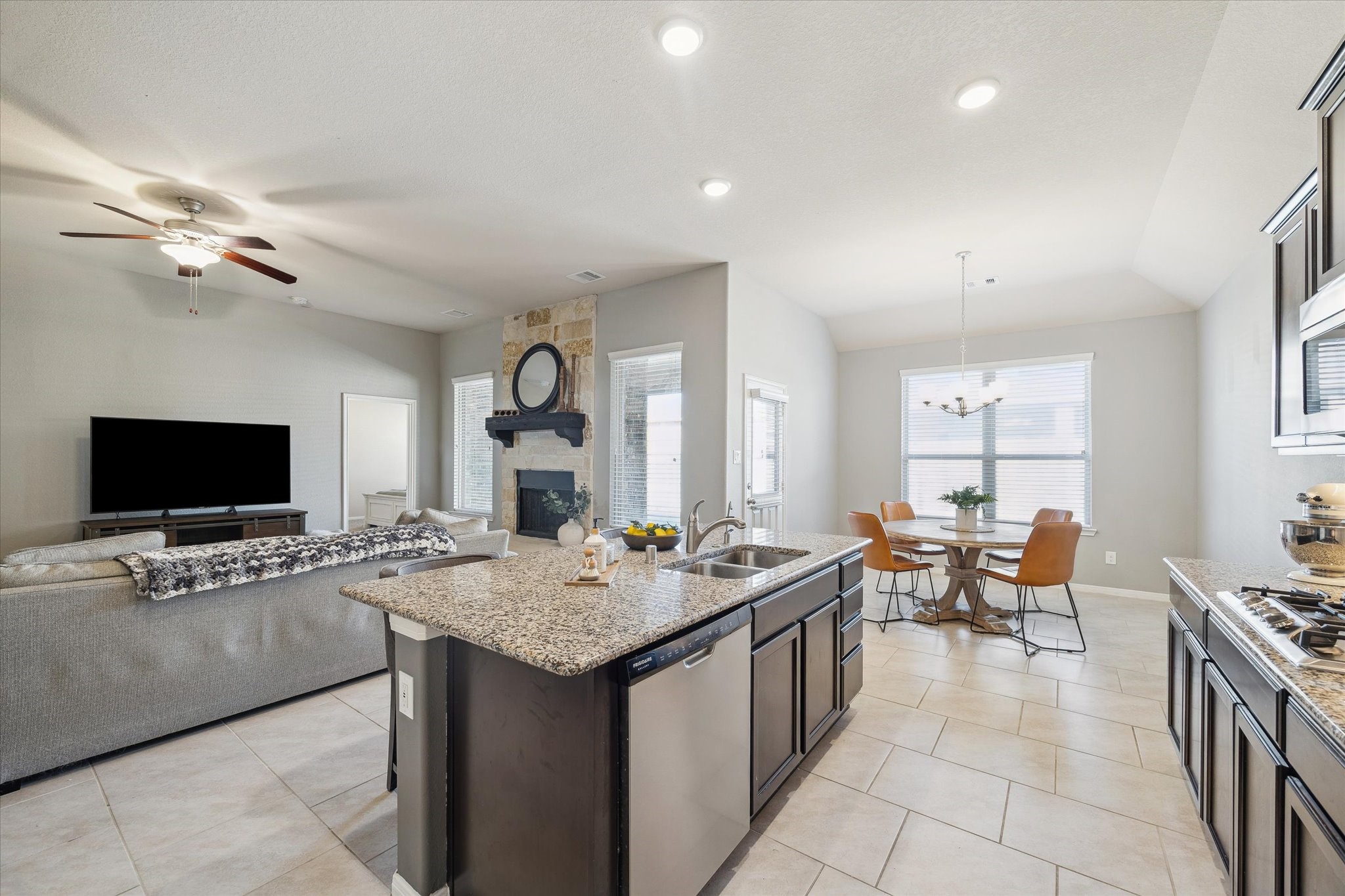 9910 Indian Rill Court Tomball, TX 77375 - Photo 12 of 34