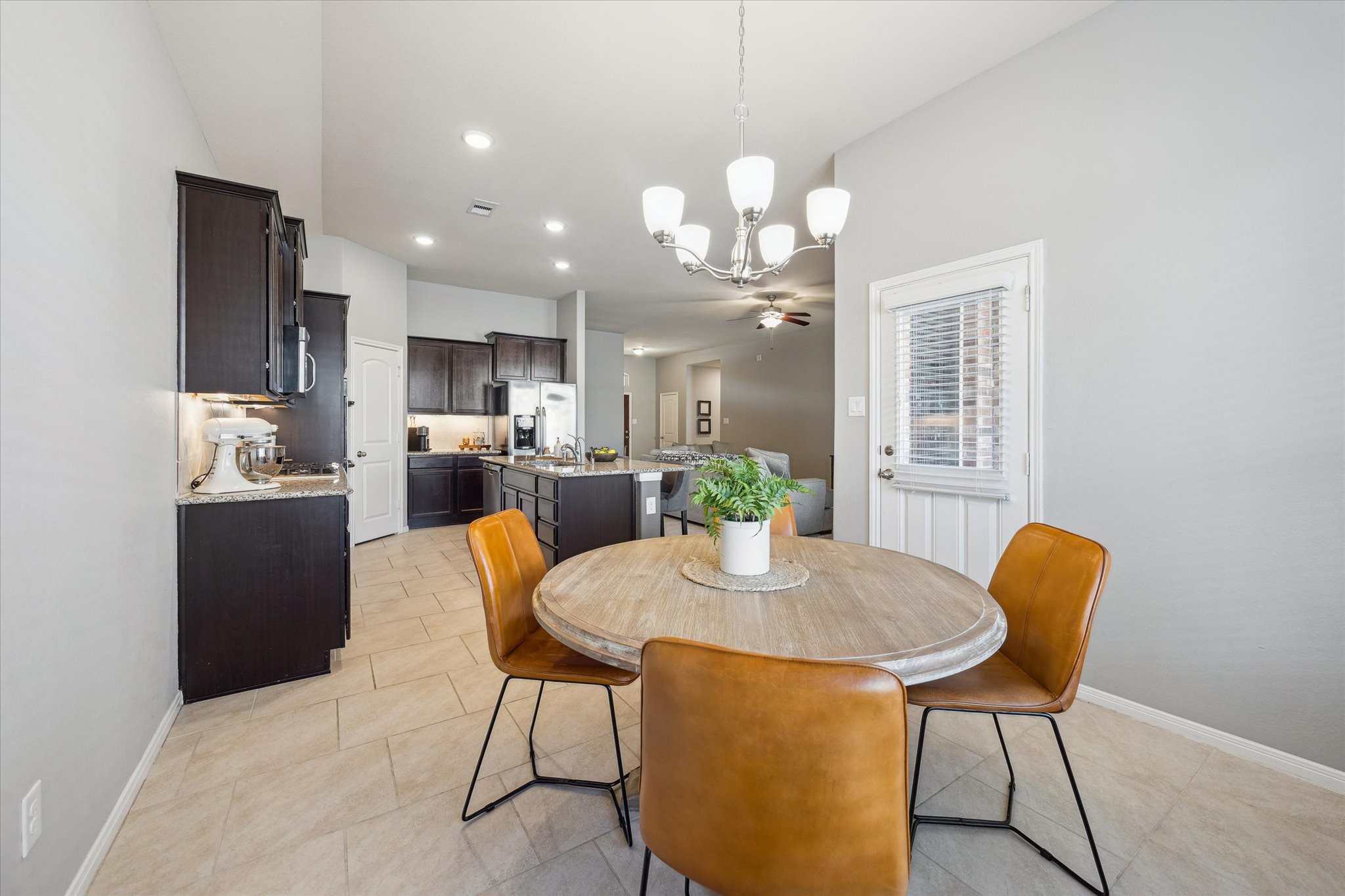 9910 Indian Rill Court Tomball, TX 77375 - Photo 18 of 34 Kitchen/Dining Combo