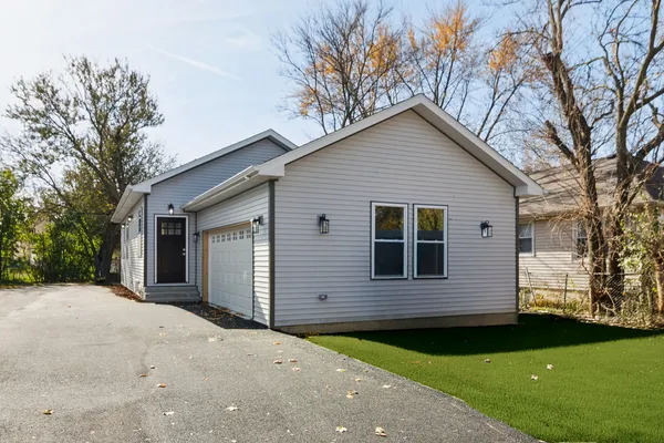 $414,999 | 302 Hughes Avenue, Lockport, IL 60441