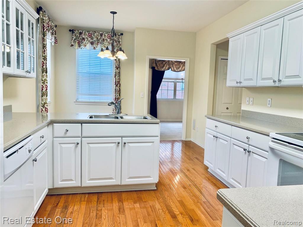 3841 Windingbrook Circle Rochester, MI 48309 - Photo 13 of 36