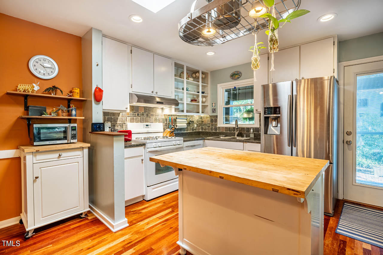 6004 Caledonia Street Raleigh, NC 27609 - Photo 10 of 41 6004CaldoniaSt-14