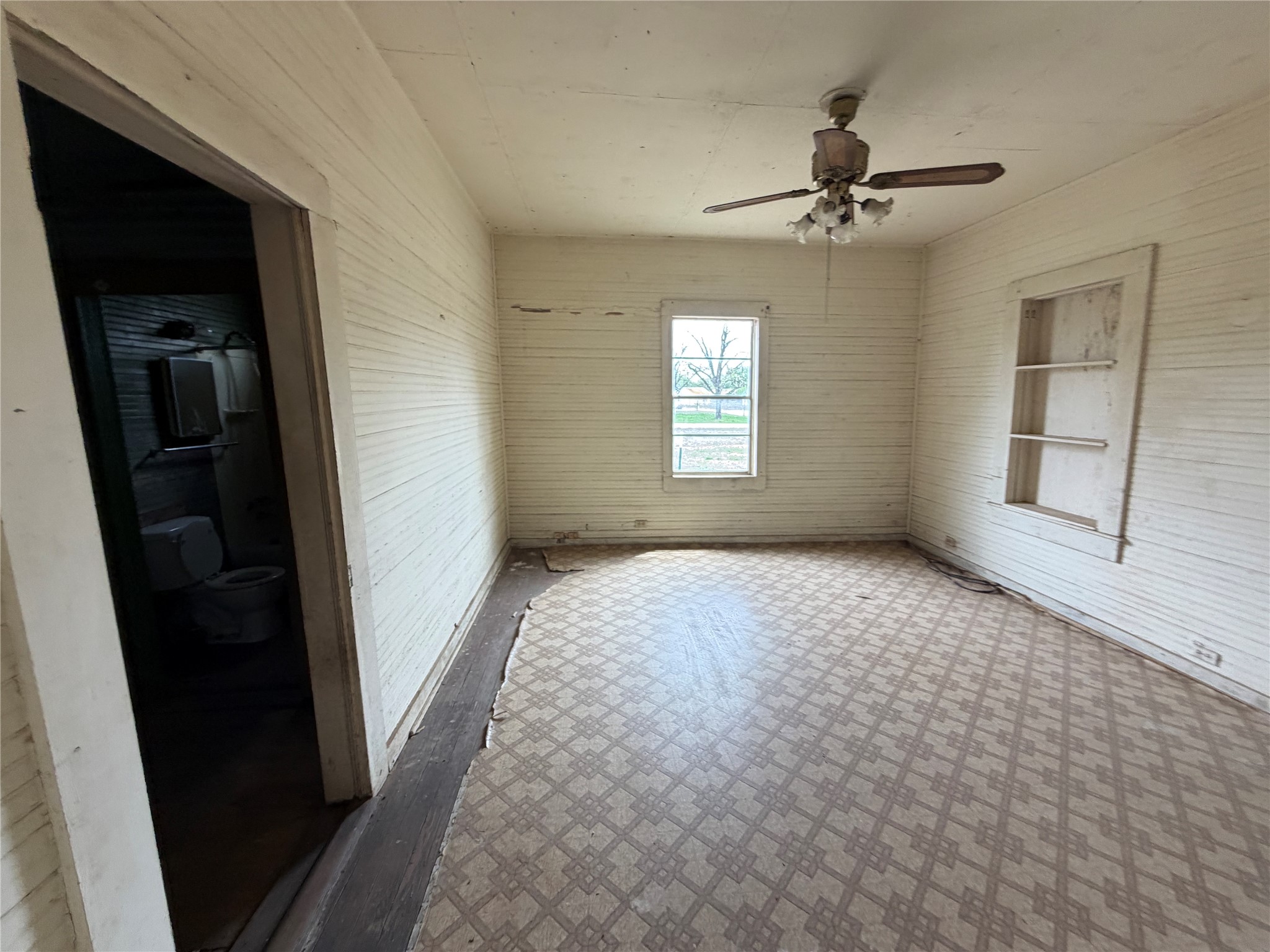 514 Ave D Poteet, TX 78065 - Photo 9 of 12