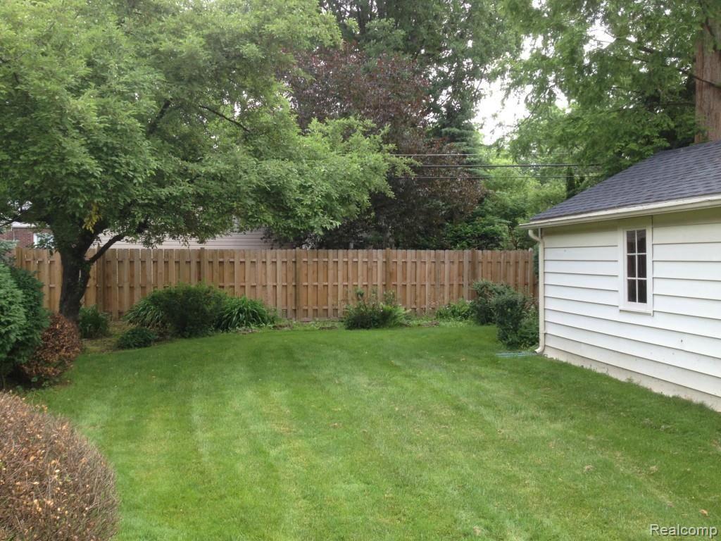 1776 Littlestone Road Grosse Pointe, MI 48236 - Photo 12 of 13 Back yard.jpg