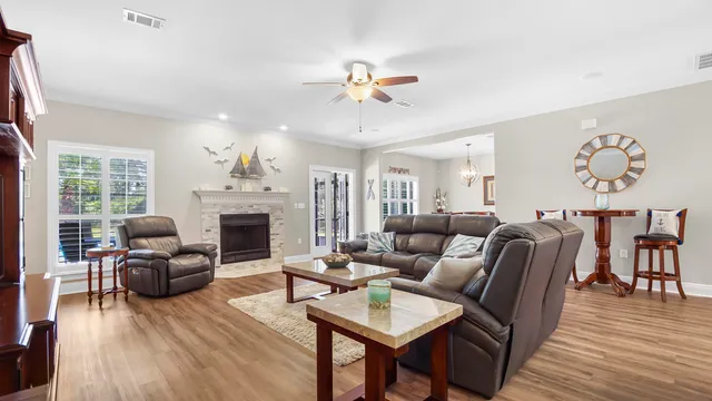 $625,000 | 332 Club House Drive East, Freeport, FL 32439