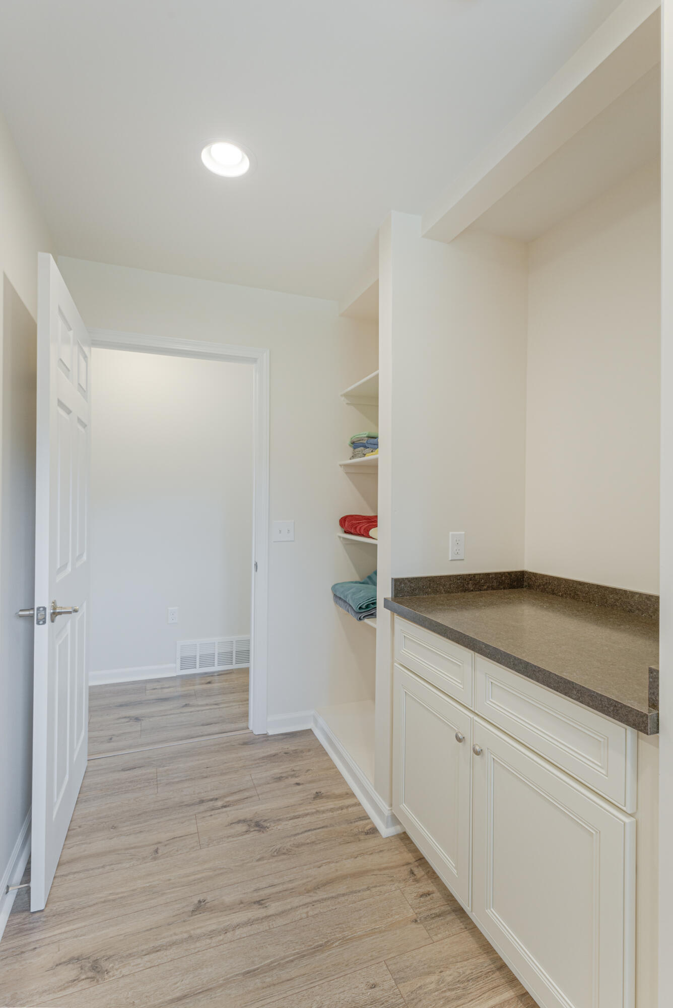 2205 Kenilworth Road Jackson, MI 49203 - Photo 29 of 49 32