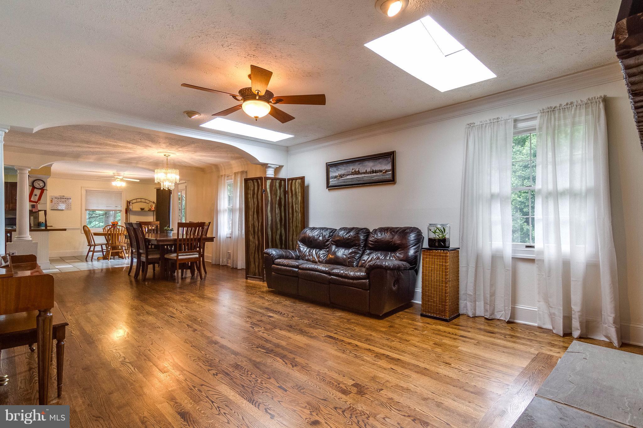 18348 Sharon Road Triangle, VA 22172 - Photo 13 of 30 Living room