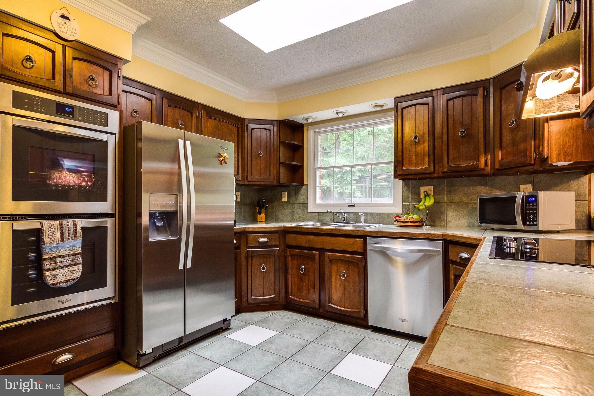 18348 Sharon Road Triangle, VA 22172 - Photo 14 of 30 Kitchen with brand new appliances