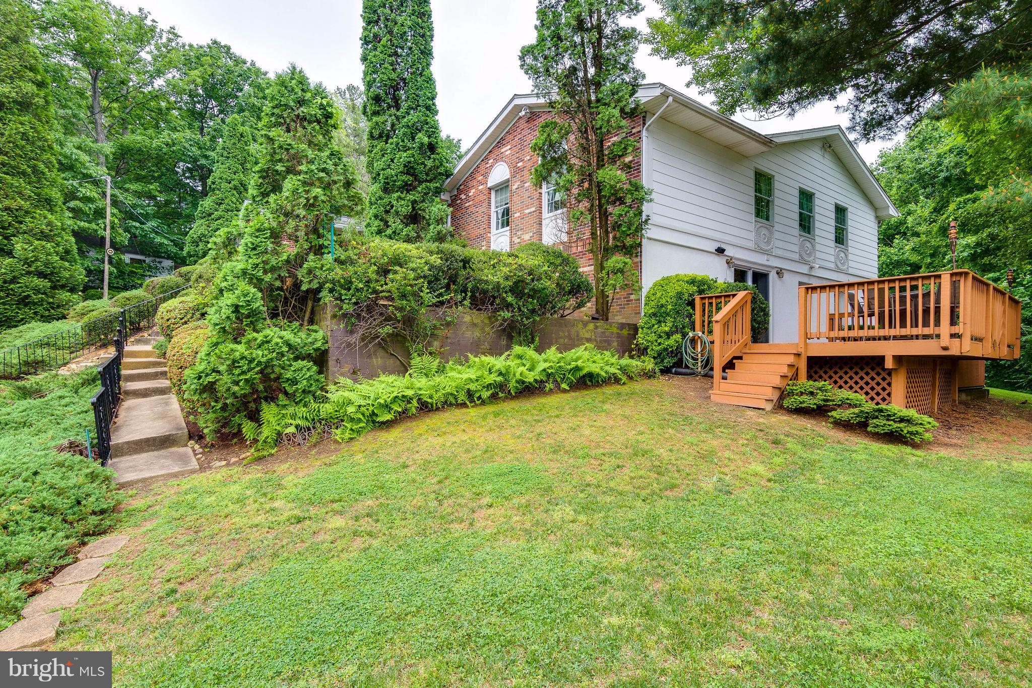 18348 Sharon Road Triangle, VA 22172 - Photo 4 of 30 View of one of the three decks