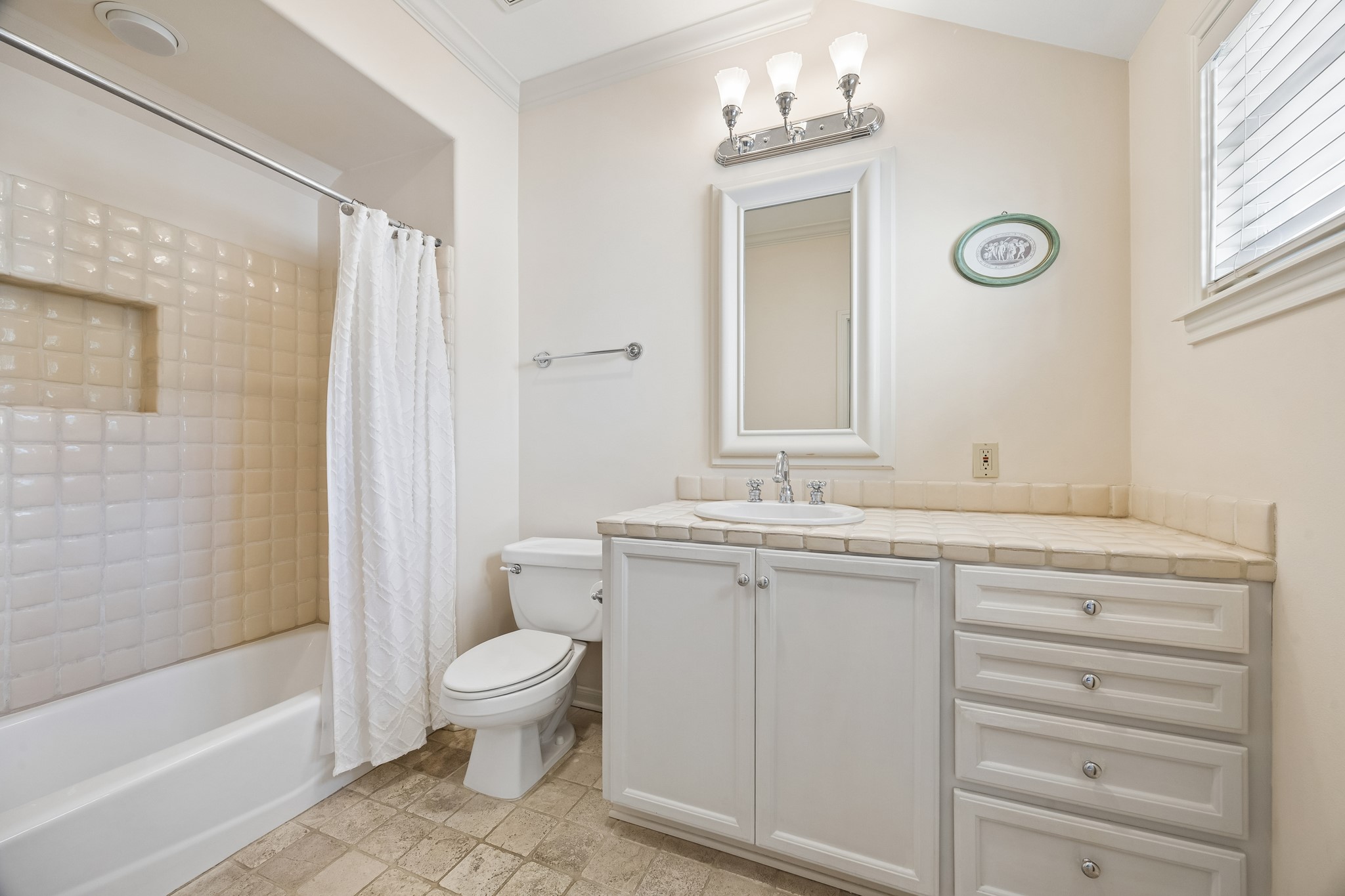 2207 Dunraven Lane Houston, TX 77019 - Photo 23 of 33 Beautiful European tiles
