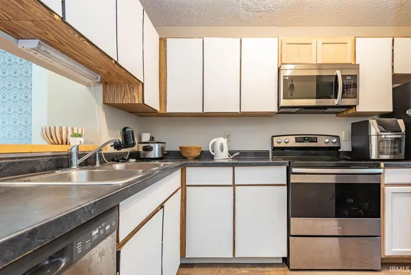 $1,200 | 2457 South Burberry Lane, Bloomington, IN 47401