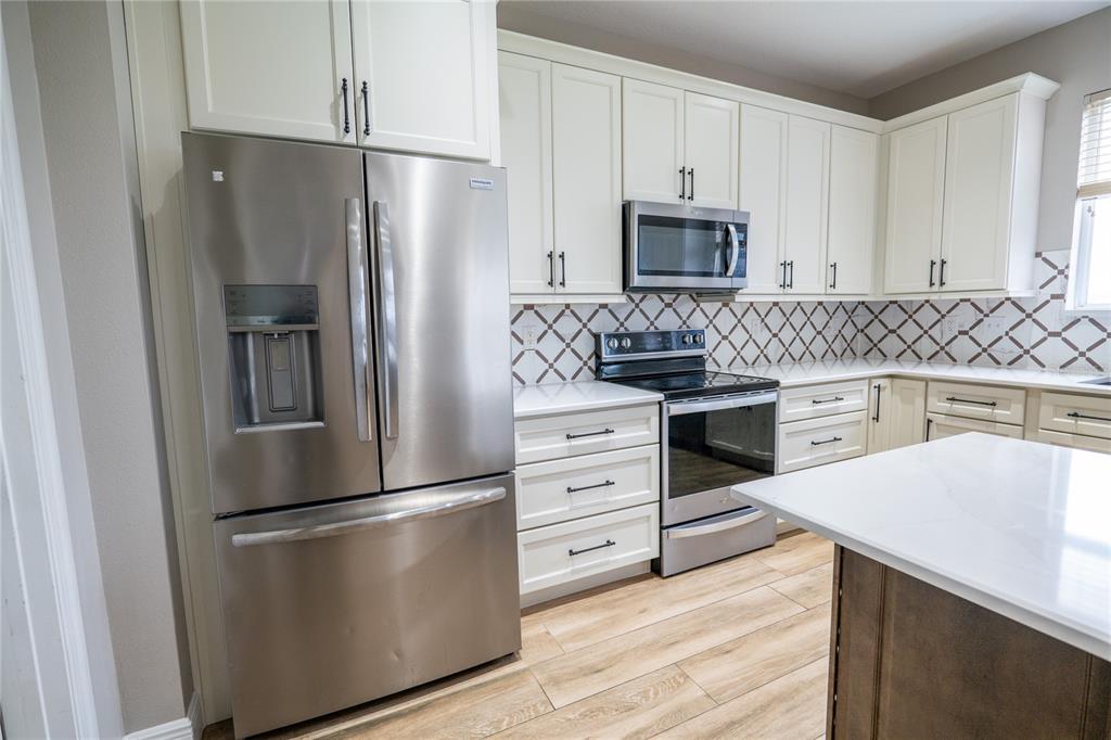852 North Jacks Lake Road Clermont, FL 34711 - Photo 12 of 29 a kitchen with stainless steel appliances a refrigerator stove and microwave