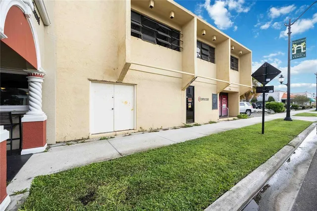 a view of a back yard of the house