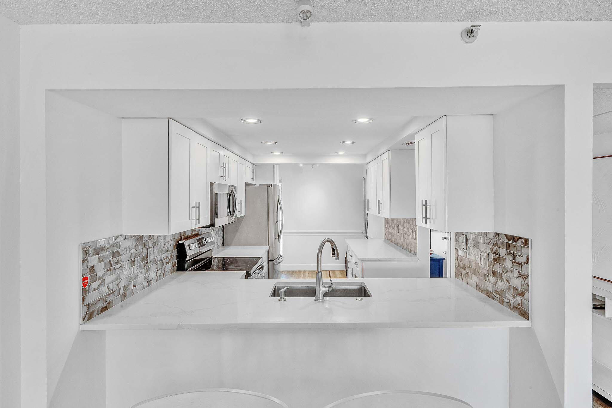 17 Royal Palm Way, Unit 3010 Boca Raton, FL 33432 - Photo 13 of 57 15 Kitchen (2)
