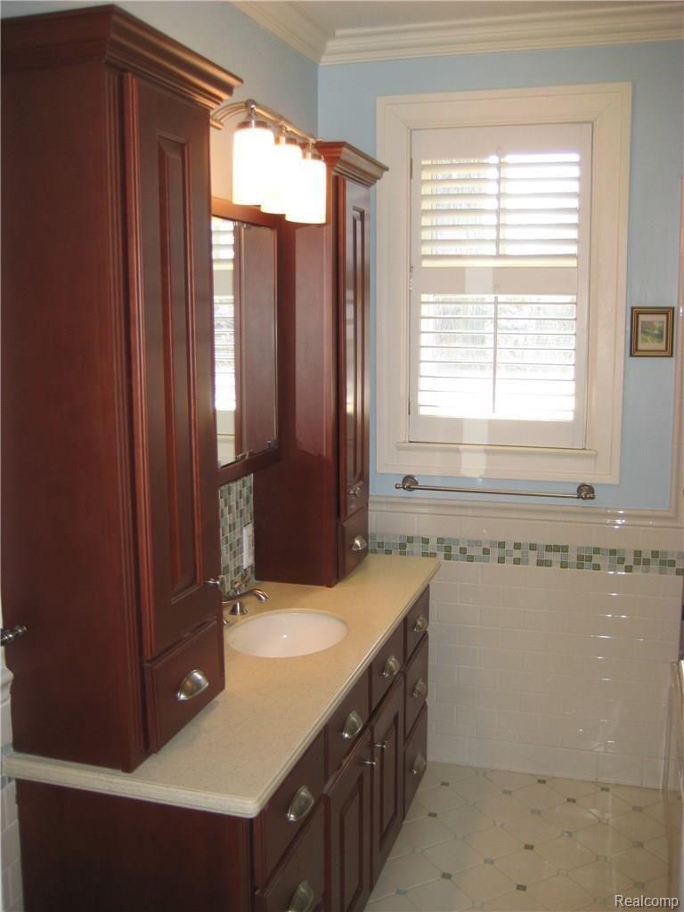 1047 Yorkshire Road Grosse Pointe, MI 48230 - Photo 13 of 20 IMG_1522.JPG