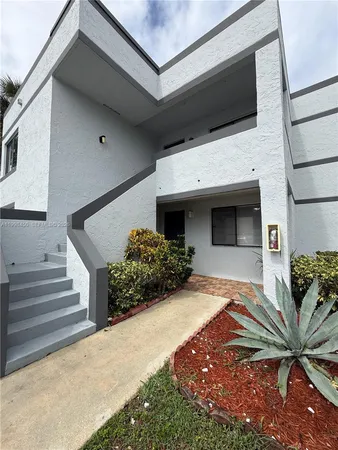 $2,650 | 155 Lakeview Drive, Unit 101, Weston, FL 33326
