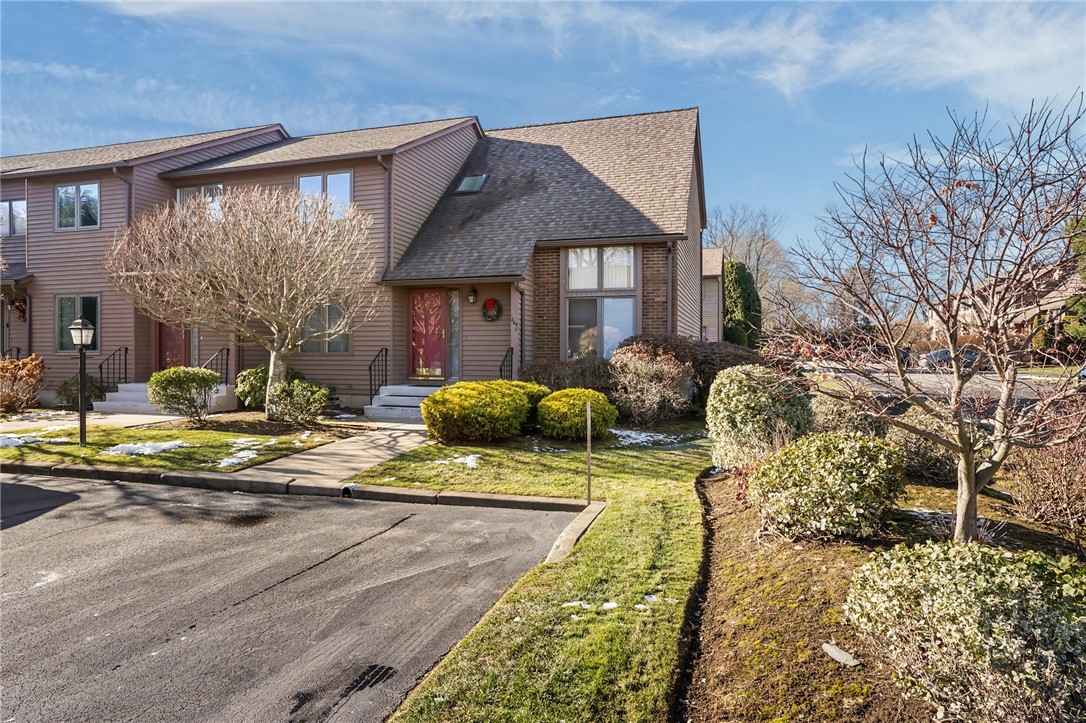 244 Mayfield Avenue, Unit F Cranston, RI 02920 - Photo 3 of 33