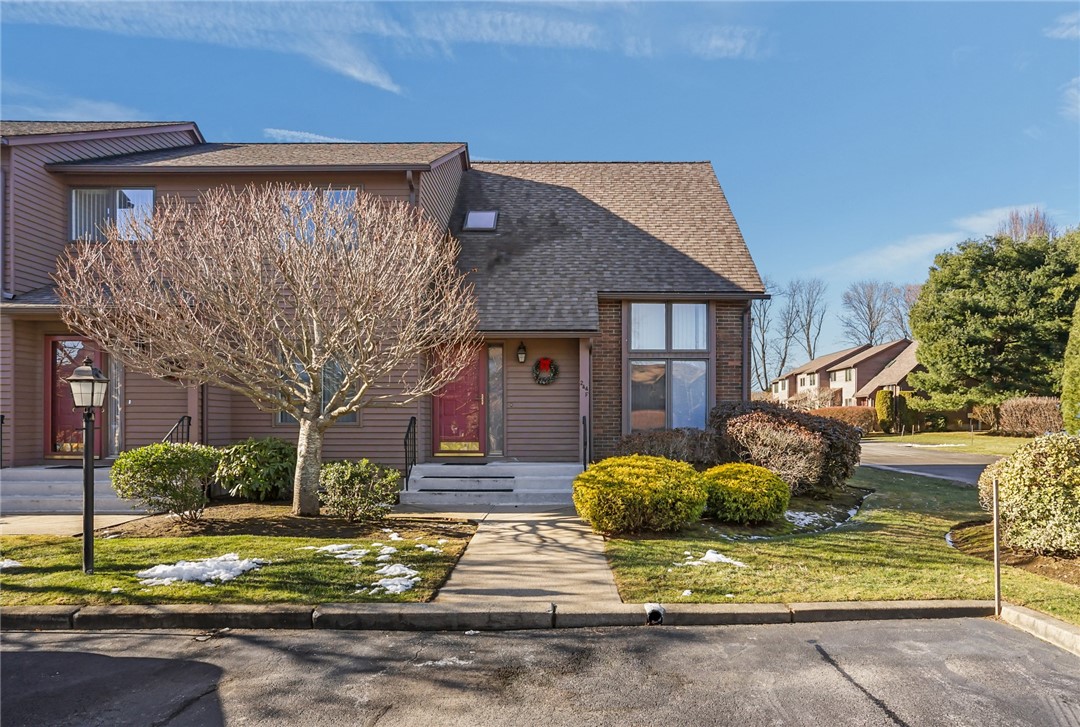 244 Mayfield Avenue, Unit F Cranston, RI 02920 - Photo 4 of 33