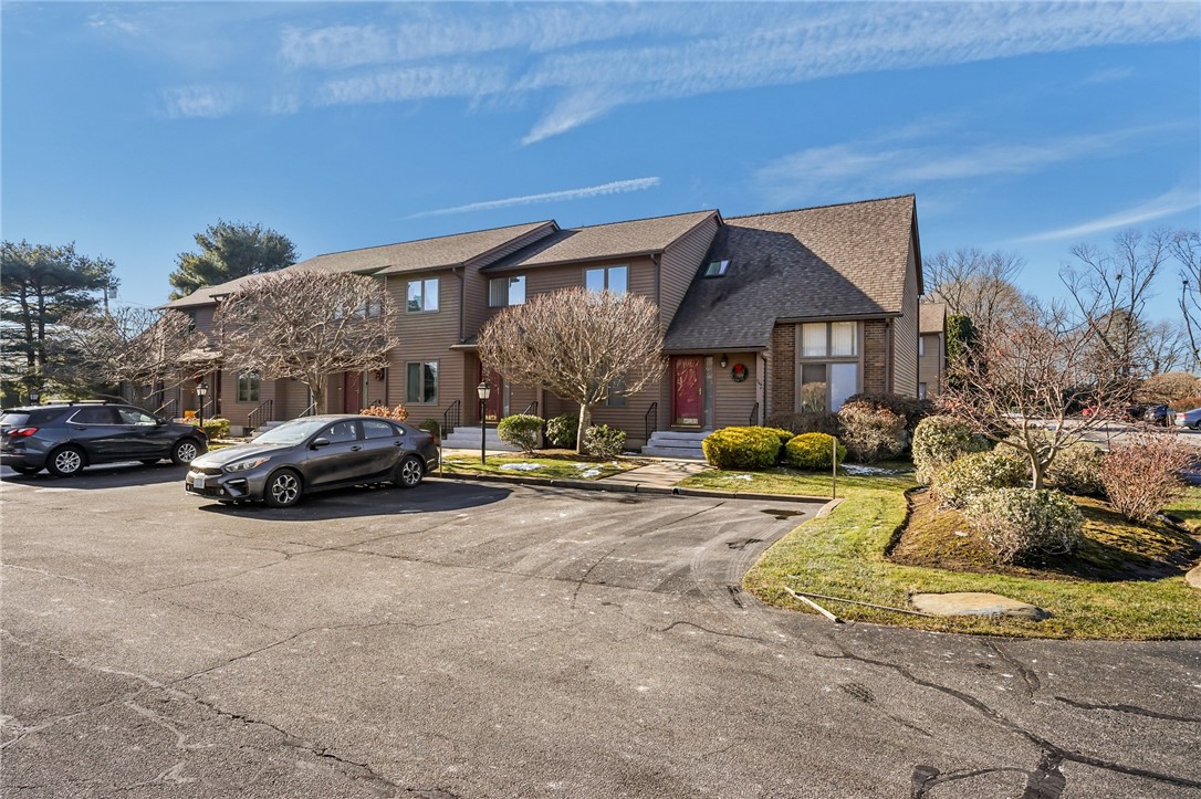 244 Mayfield Avenue, Unit F Cranston, RI 02920 - Photo 5 of 33