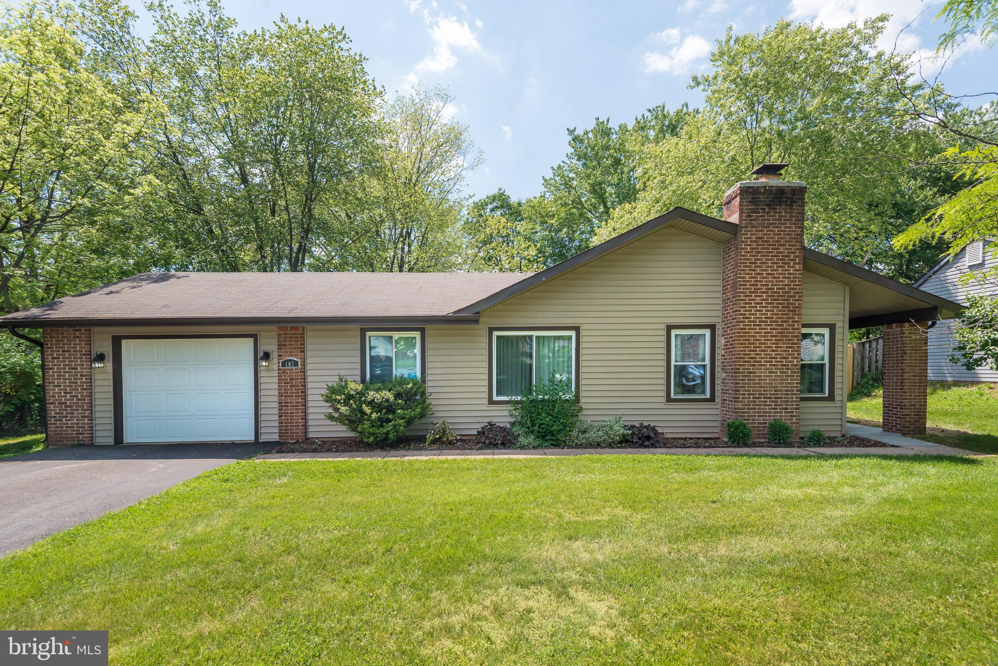 107 South Cottage Road Sterling, VA 20164 - Photo 1 of 25 Gallery Image 1