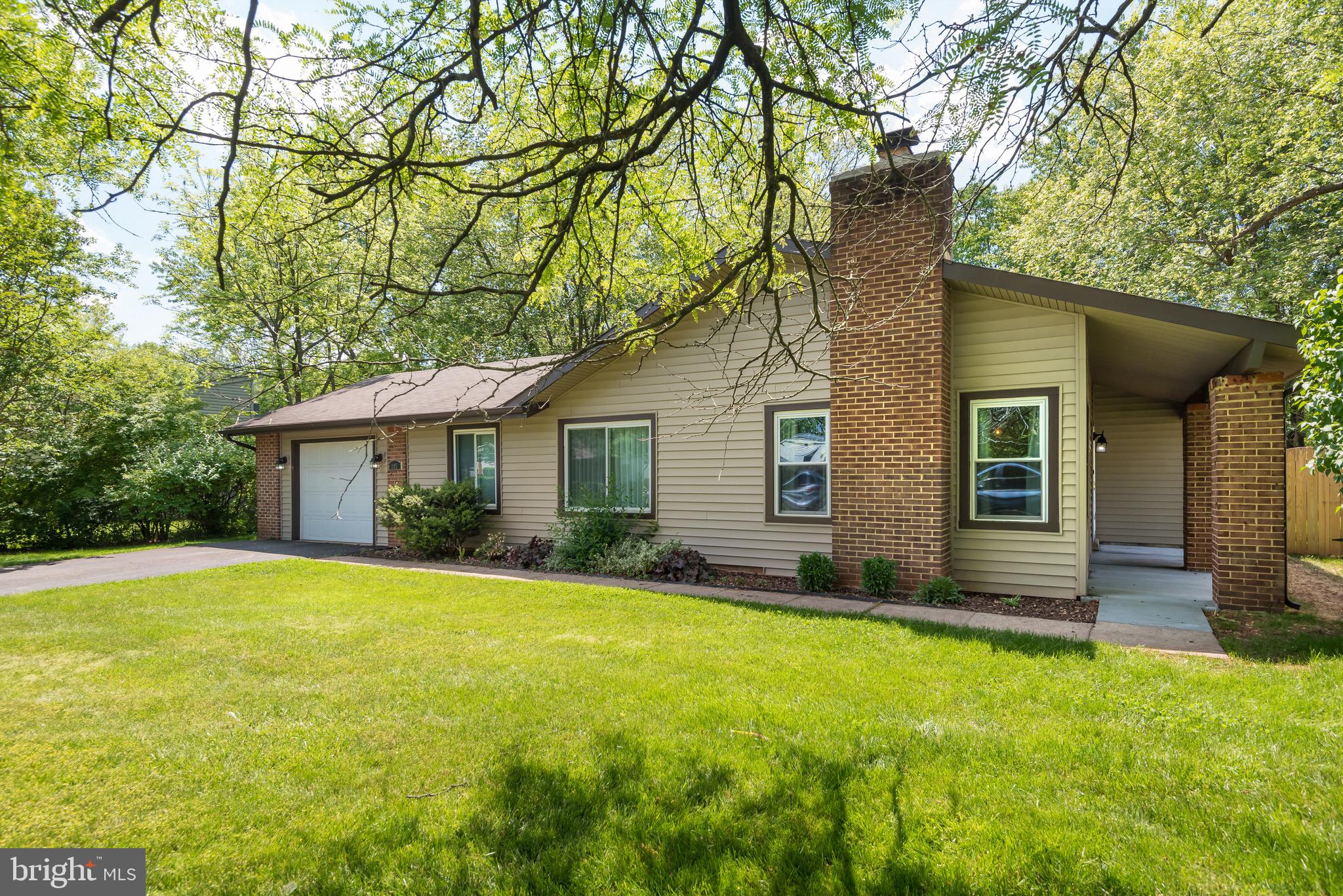 107 South Cottage Road Sterling, VA 20164 - Photo 2 of 25 Gallery Image 2