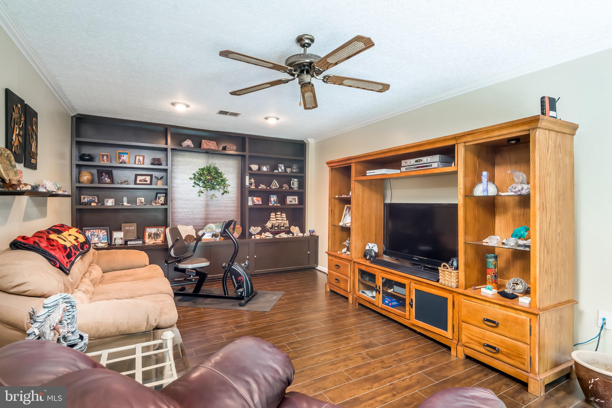107 South Cottage Road Sterling, VA 20164 - Photo 18 of 25 Gallery Image 18