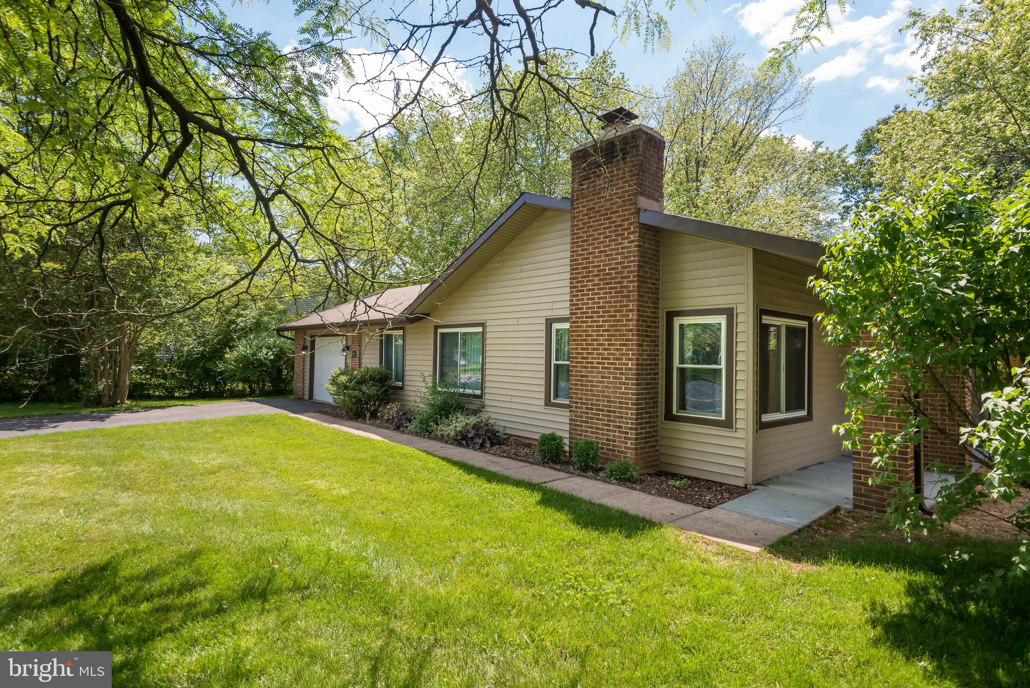 107 South Cottage Road Sterling, VA 20164 - Photo 4 of 25 Gallery Image 4