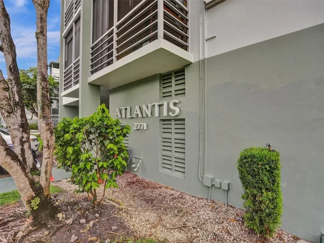 $2,350 | 2771 Taft Street, Unit 409, Hollywood, FL 33020