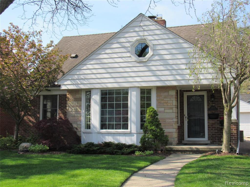 1635 Fairholme Road Grosse Pointe Woods, MI 48236 - Photo 1 of 42