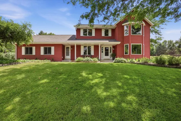 $649,900 | W343-n6980 W343-n6980 Circle Drive, Oconomowoc, WI 53066