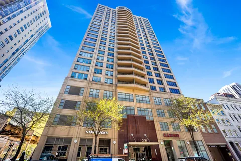 $399,900 | 200 North Jefferson Street, Unit 2301, Chicago, IL 60661