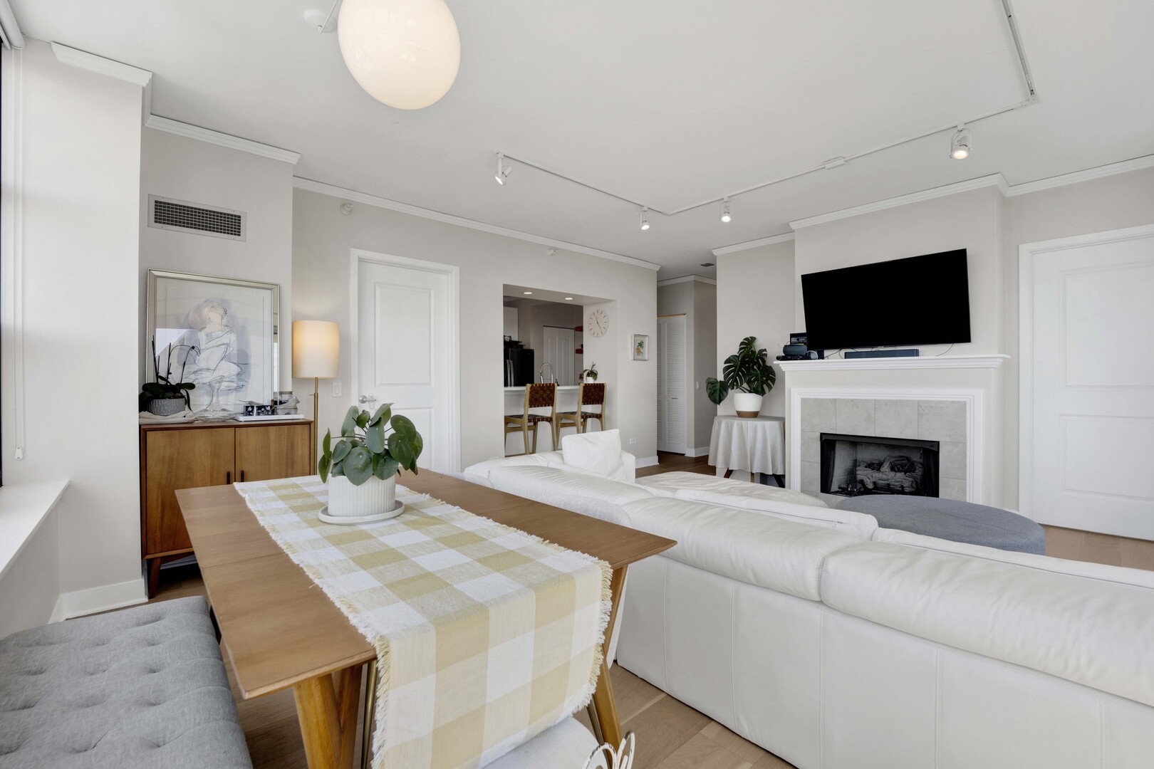 200 North Jefferson Street, Unit 2301 Chicago, IL 60661 - Photo 5 of 24