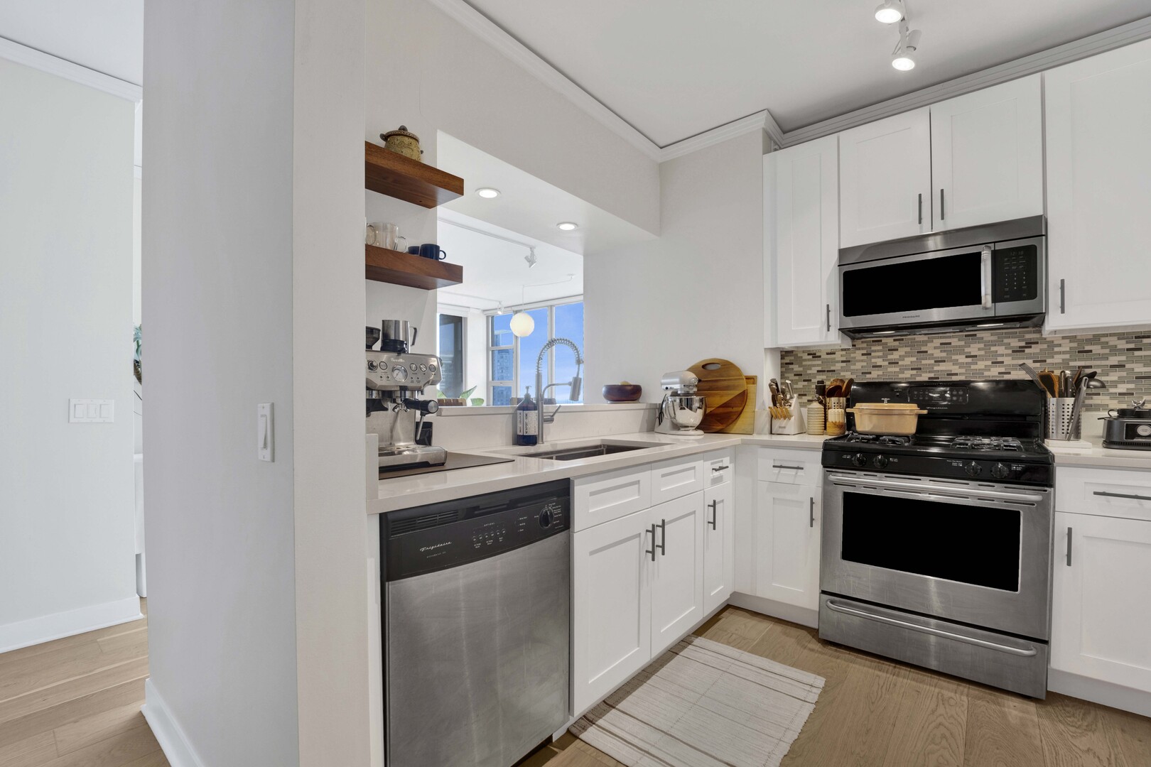 200 North Jefferson Street, Unit 2301 Chicago, IL 60661 - Photo 7 of 24