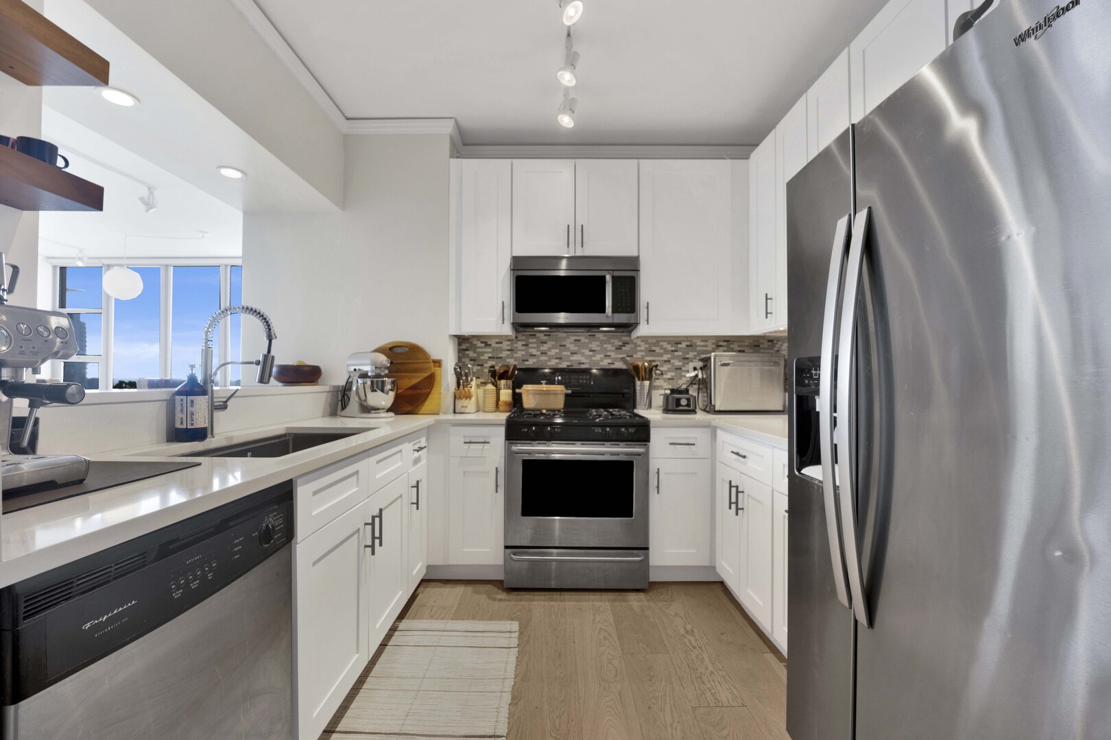 200 North Jefferson Street, Unit 2301 Chicago, IL 60661 - Photo 8 of 24