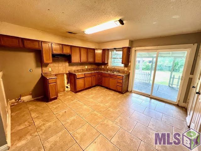13604 Broad Court Baton Rouge, LA 70810 - Photo 5 of 16 Kitchen