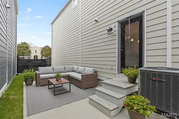 $379,900 | 5085 Barter Street, St. Charles, MO 63301